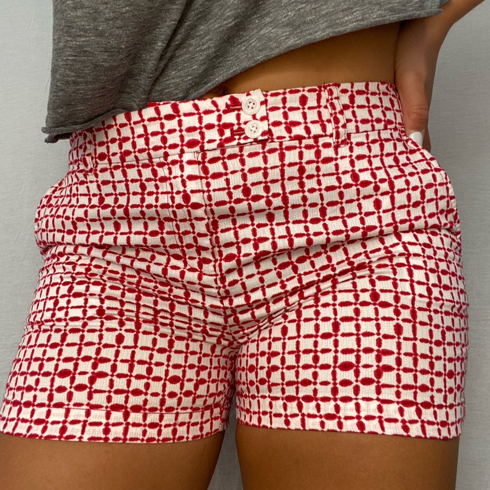 RED VINEYARD VINES SHORTS